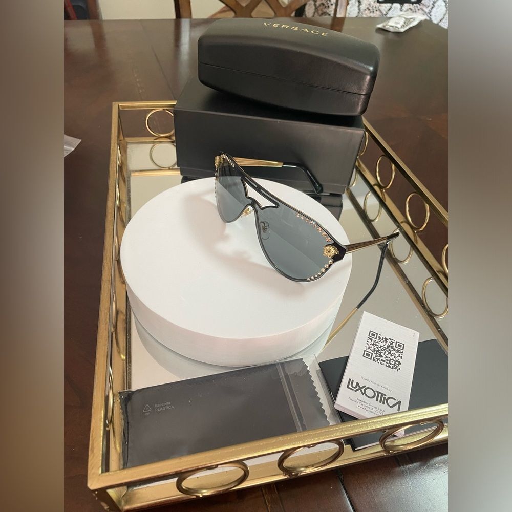 Versace Sunglasses - Picture 5 of 10